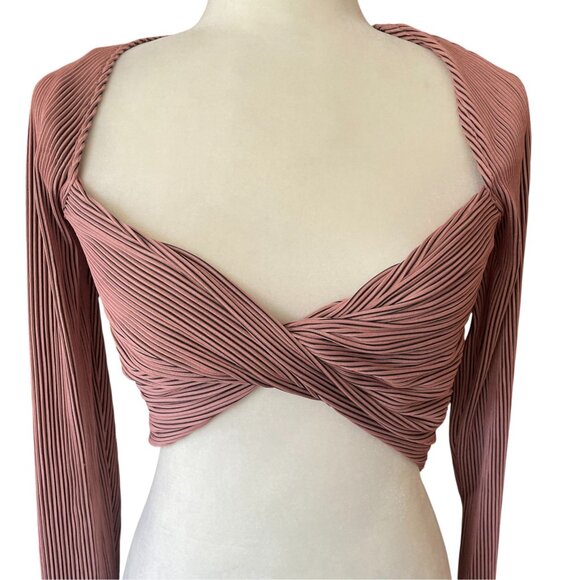 Saints + Secrets Twist Front Pleated Long Sleeve Cropped Top SZ M Pink Blush - Picture 2 of 11